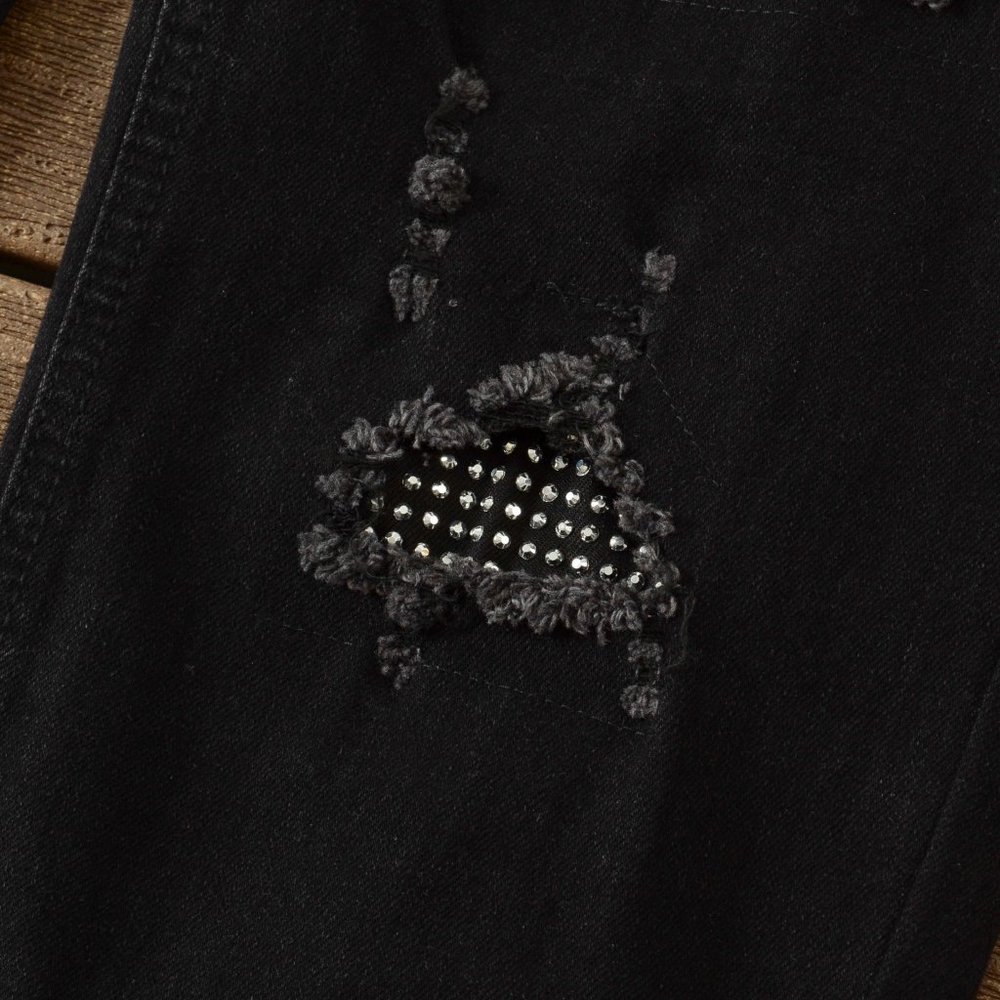 AMIRI Fashionable Riveted Ripped Jeans - Picture 11 of 14